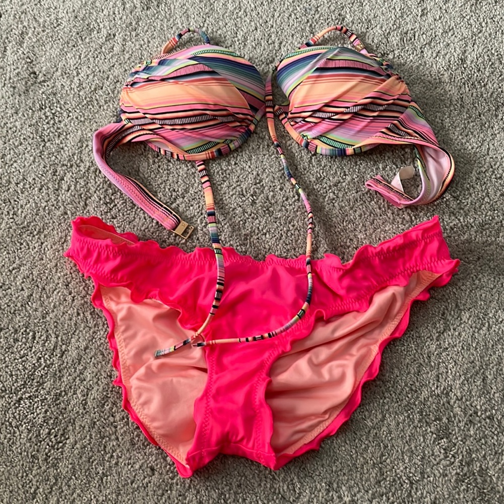 Victoria’s Secret bikini (top 32D, bottom medium)